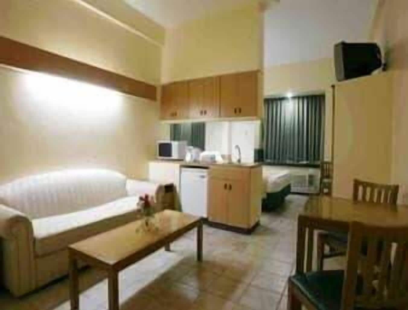Microtel By Wyndham Tarlac Habitación foto